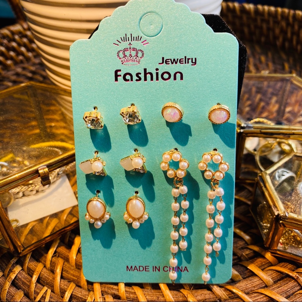 Dolce Hill - 5 Pieces Soho Earrings